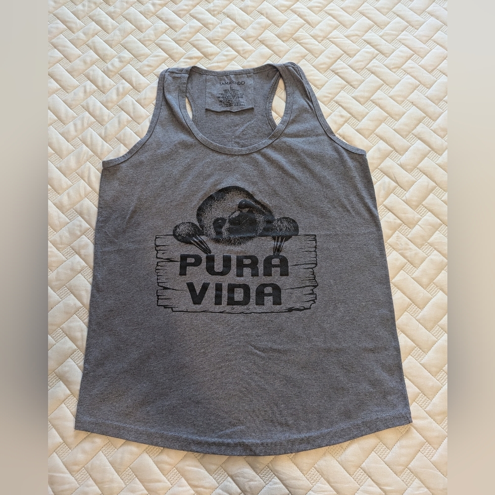 Tamarindo racerback tank, Pura vida sloth sz.L